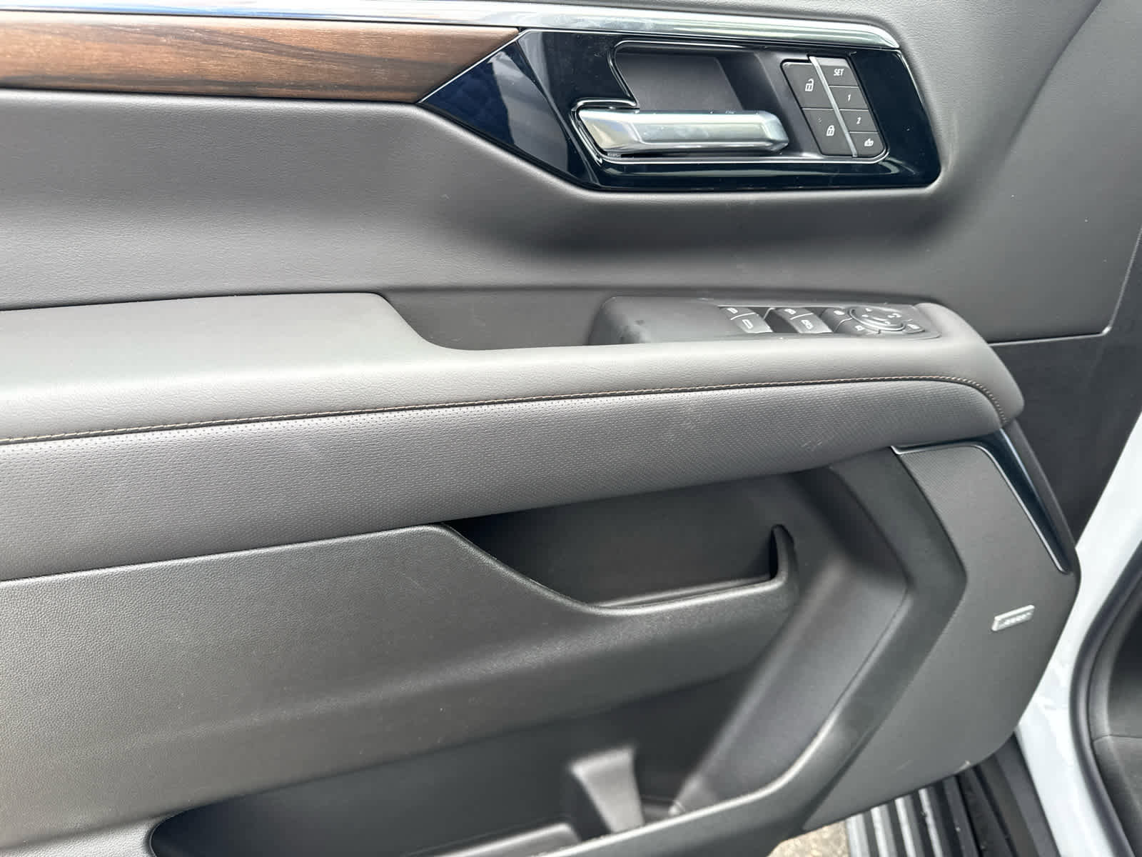 New 2026 Chevrolet Suburban High Country image 23