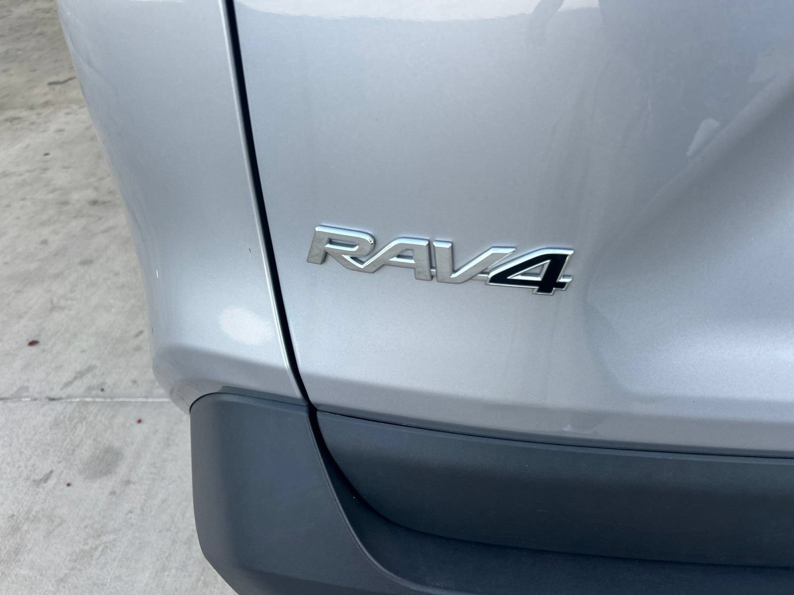 Used 2025 Toyota RAV4 XLE FWD image 12