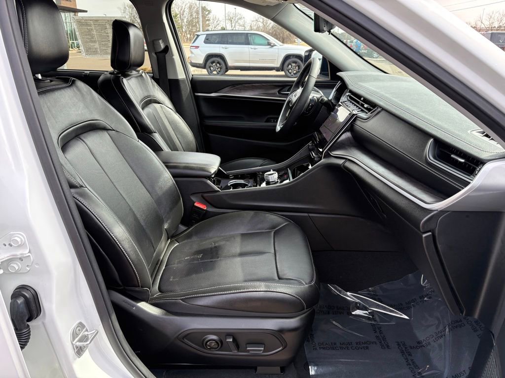 Certified 2023 Jeep Grand Cherokee Limited w/ Luxury Tech Group II AWD/4WD image 15