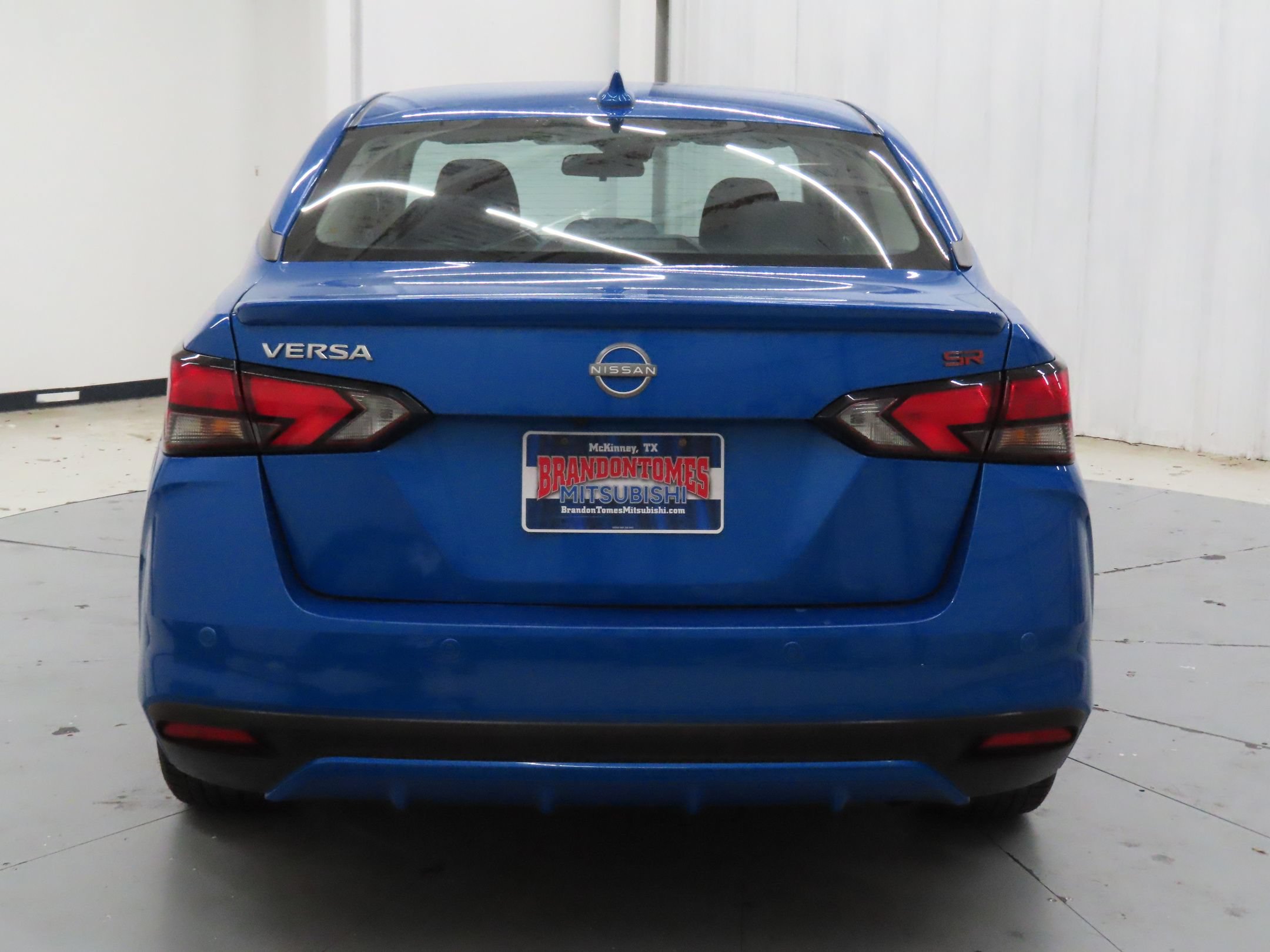 Used 2024 Nissan Versa SR FWD image 4