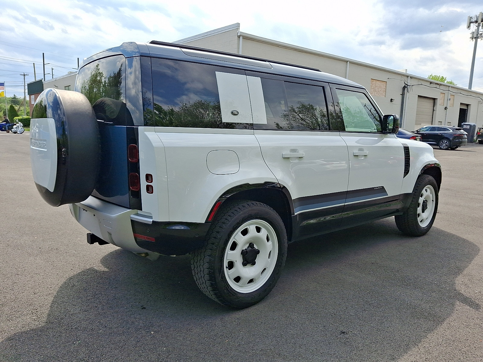 Used 2024 Land Rover Defender 110 S AWD/4WD image 4