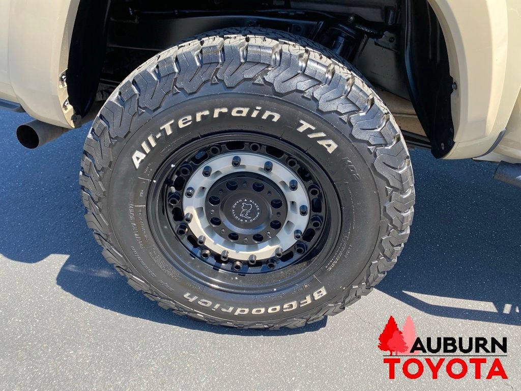 Used 2018 Toyota Tacoma TRD Sport AWD/4WD image 9