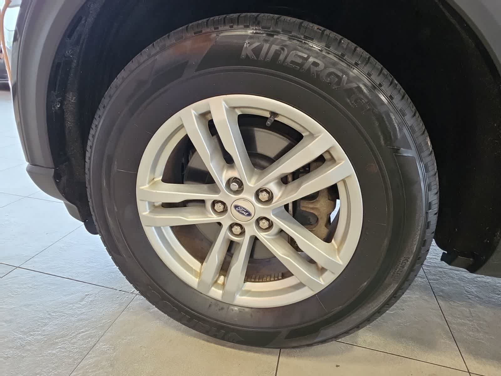 Used 2020 Ford Explorer XLT w/ Equipment Group 202A AWD/4WD image 18