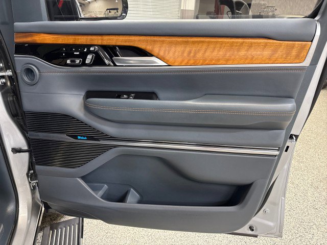 Used 2022 Jeep Grand Wagoneer Series II w/ Premium Group II image 72