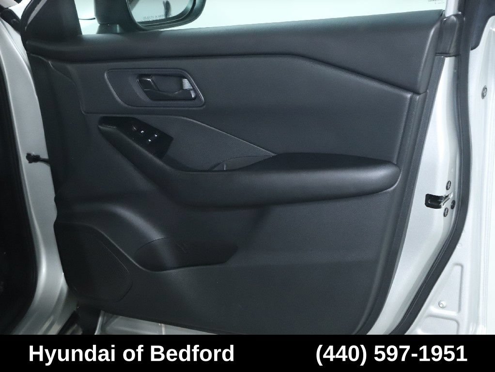 Used 2024 Nissan Rogue S AWD/4WD image 35