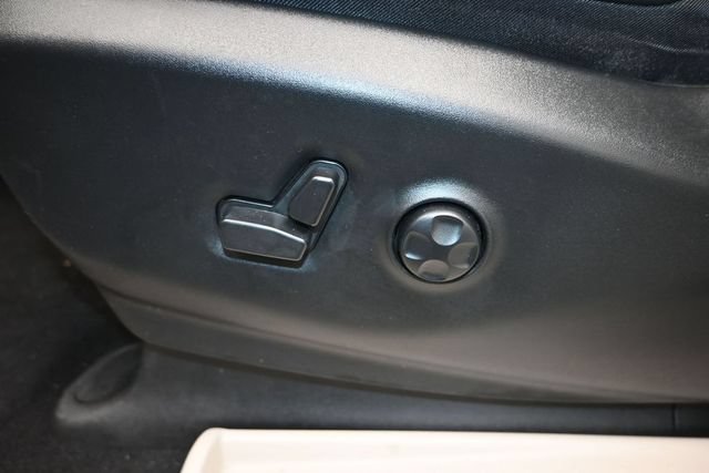 Used 2024 Chrysler Pacifica Touring-L FWD image 7