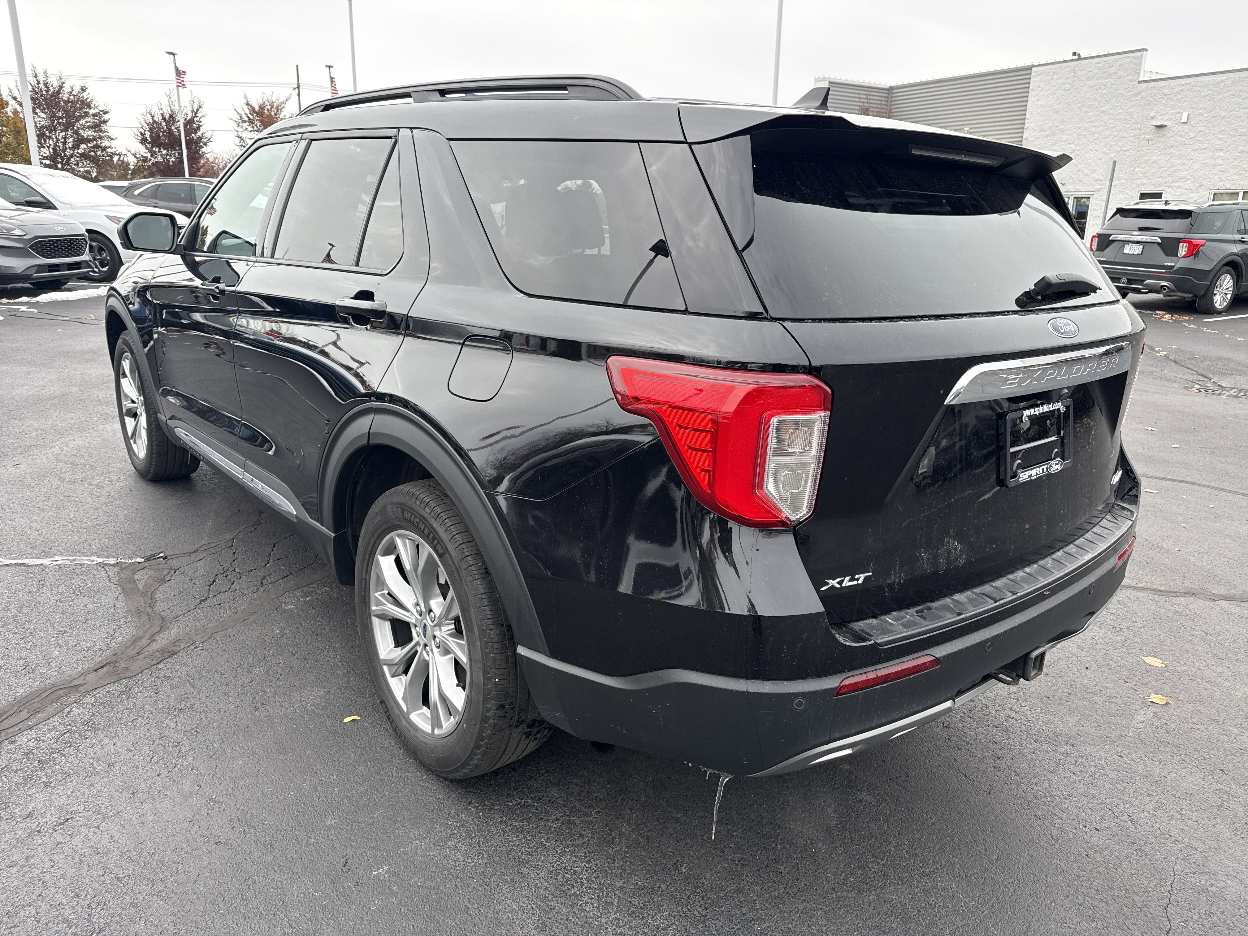 Used 2022 Ford Explorer XLT w/ Equipment Group 202A image 5