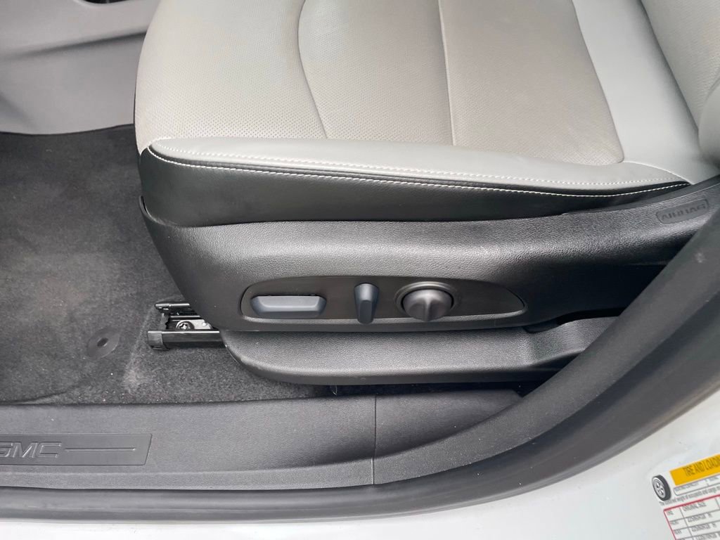 Used 2022 GMC Terrain SLT image 11