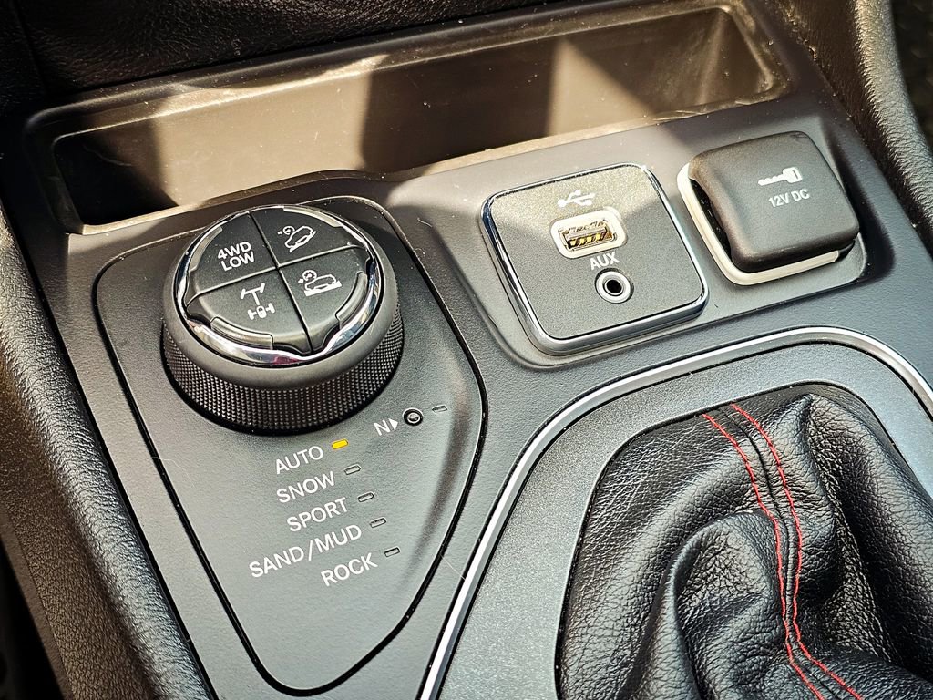 Used 2019 Jeep Cherokee Trailhawk w/ Comfort/Convenience Group image 29