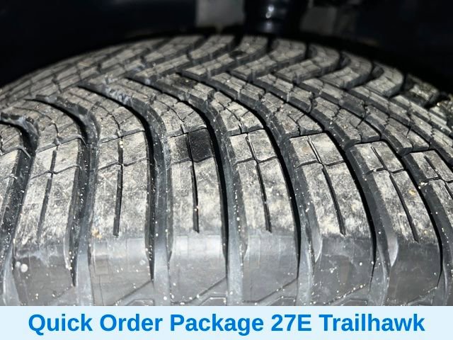 Used 2020 Jeep Cherokee Trailhawk image 16
