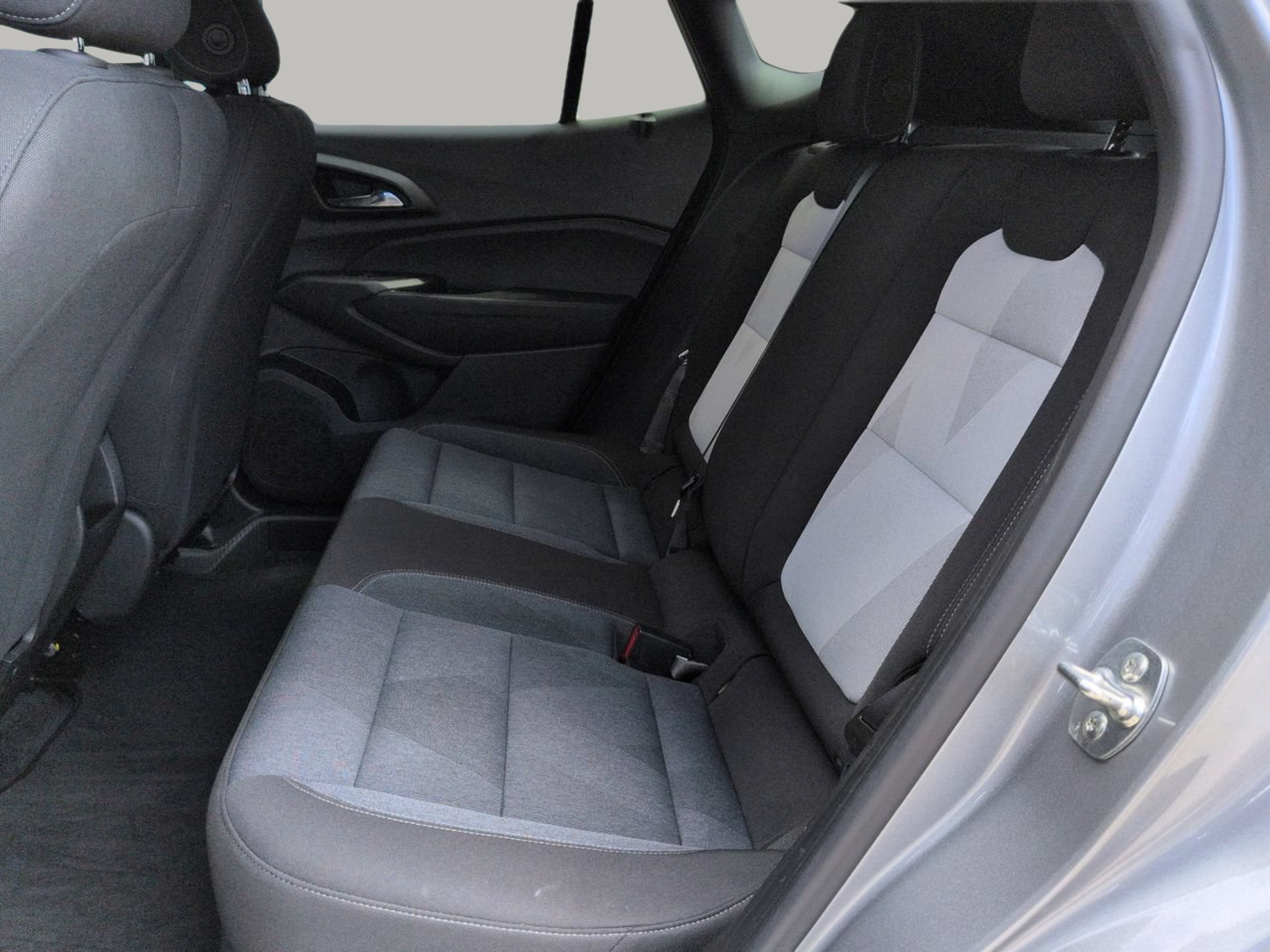 Used 2025 Chevrolet Trax RS w/ Driver Confidence Package FWD image 18