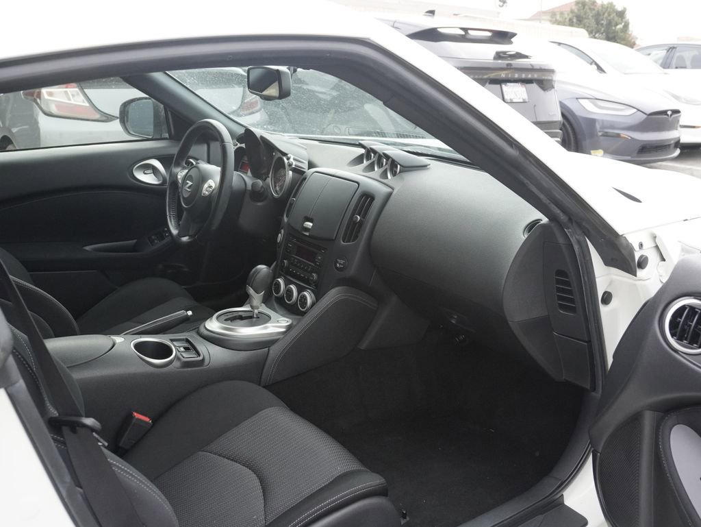 Used 2020 Nissan 370Z Coupe RWD image 23