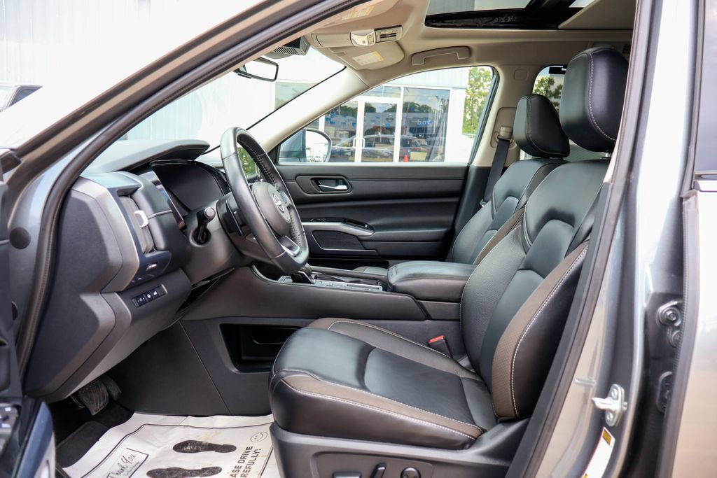 Used 2024 Nissan Pathfinder SL w/ SL Premium Package FWD image 7