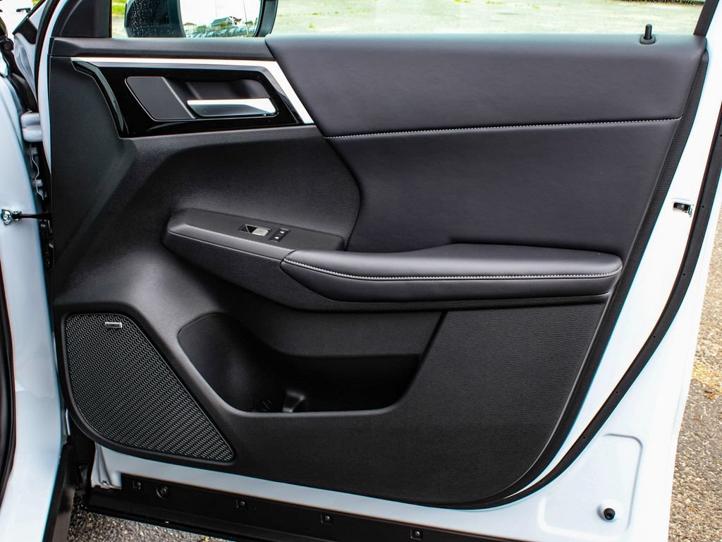 New 2026 Mitsubishi Outlander LE AWD/4WD image 13
