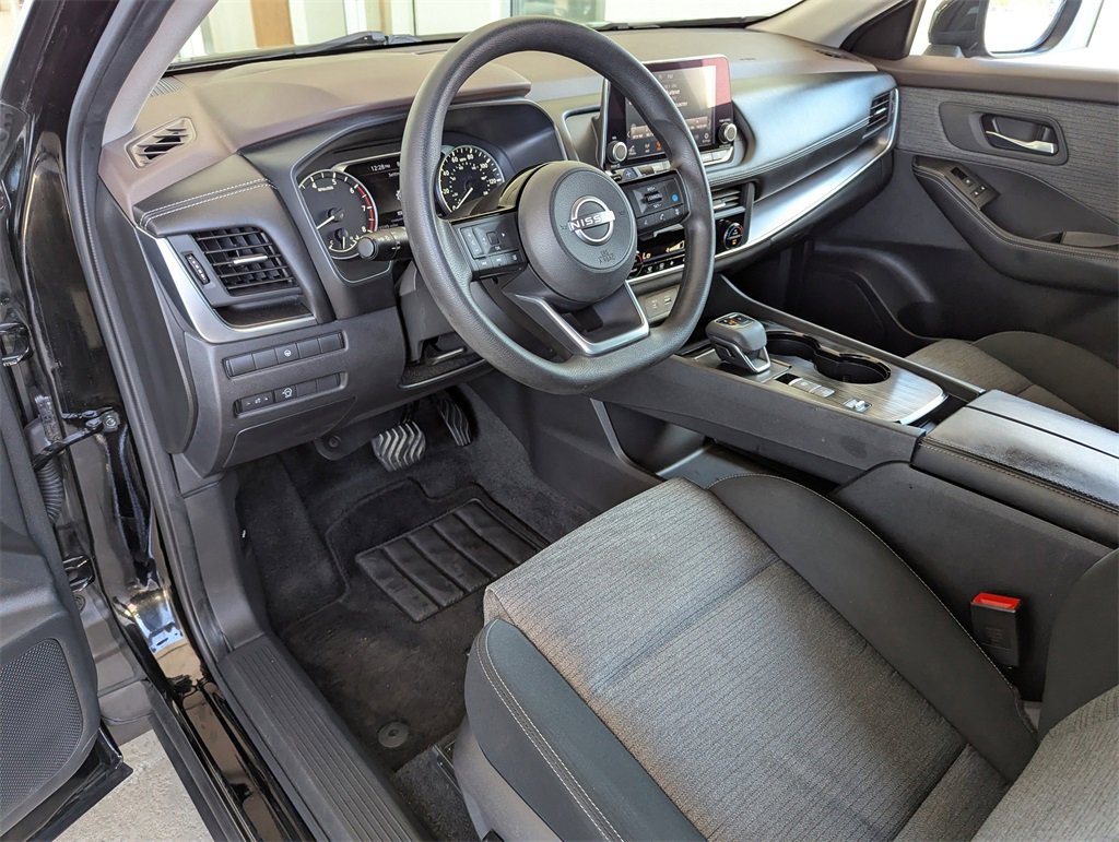 Used 2023 Nissan Rogue SV image 11