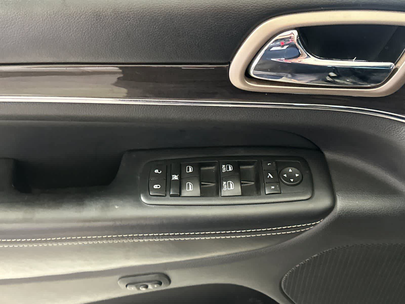 Used 2016 Jeep Grand Cherokee Overland RWD image 13