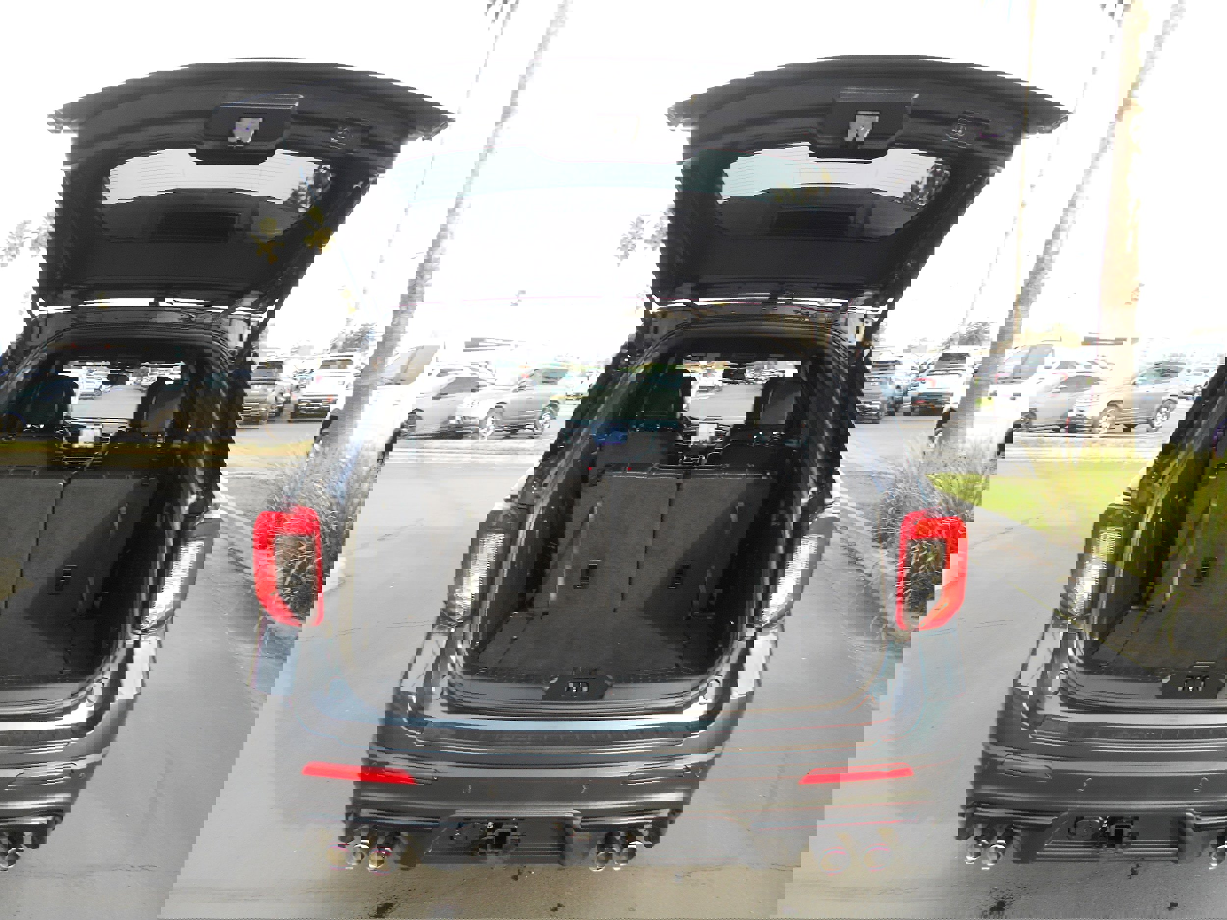 Used 2022 Ford Explorer ST w/ ST Street Pack image 5