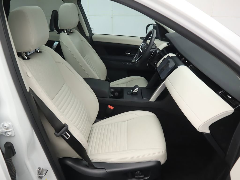 Used 2025 Land Rover Discovery Sport S image 21