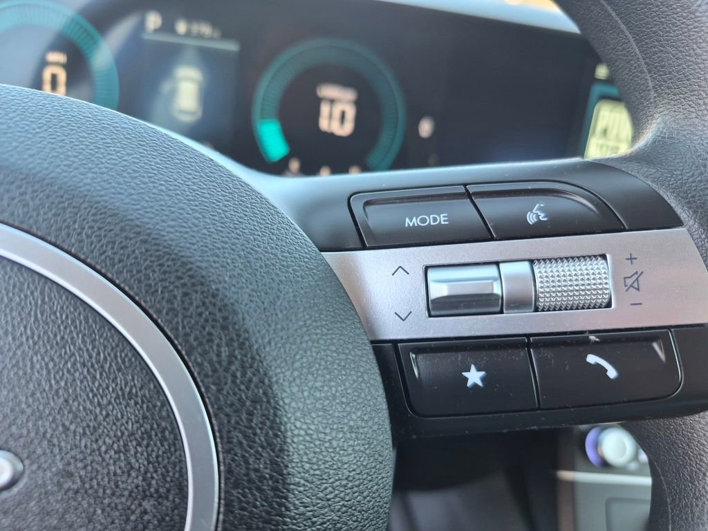 Used 2025 Hyundai Tucson SE image 13