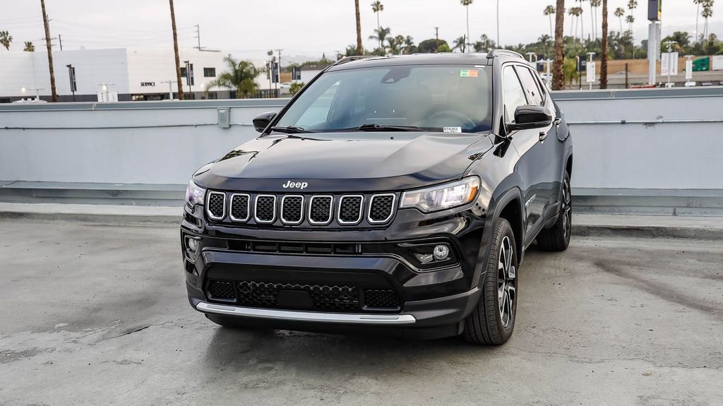 Used 2023 Jeep Compass Limited AWD/4WD image 4
