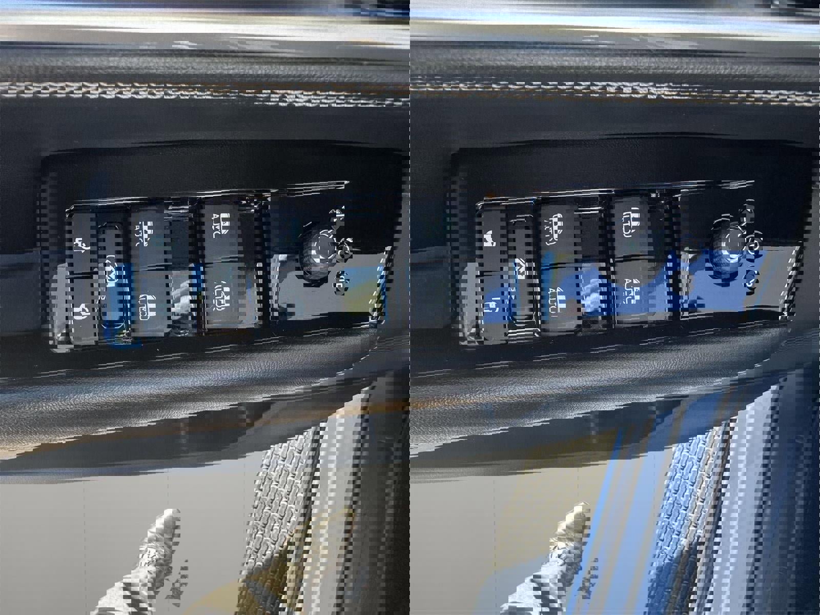 Used 2024 Jeep Wagoneer L Series II w/ Flexible Seating Group image 15