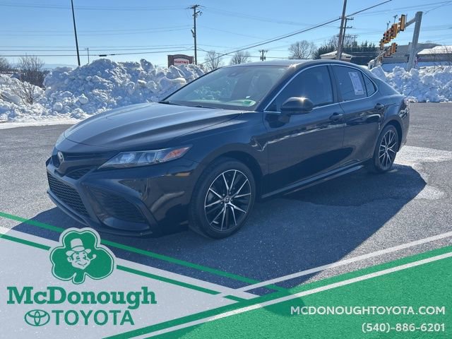 Used 2024 Toyota Camry SE image 1