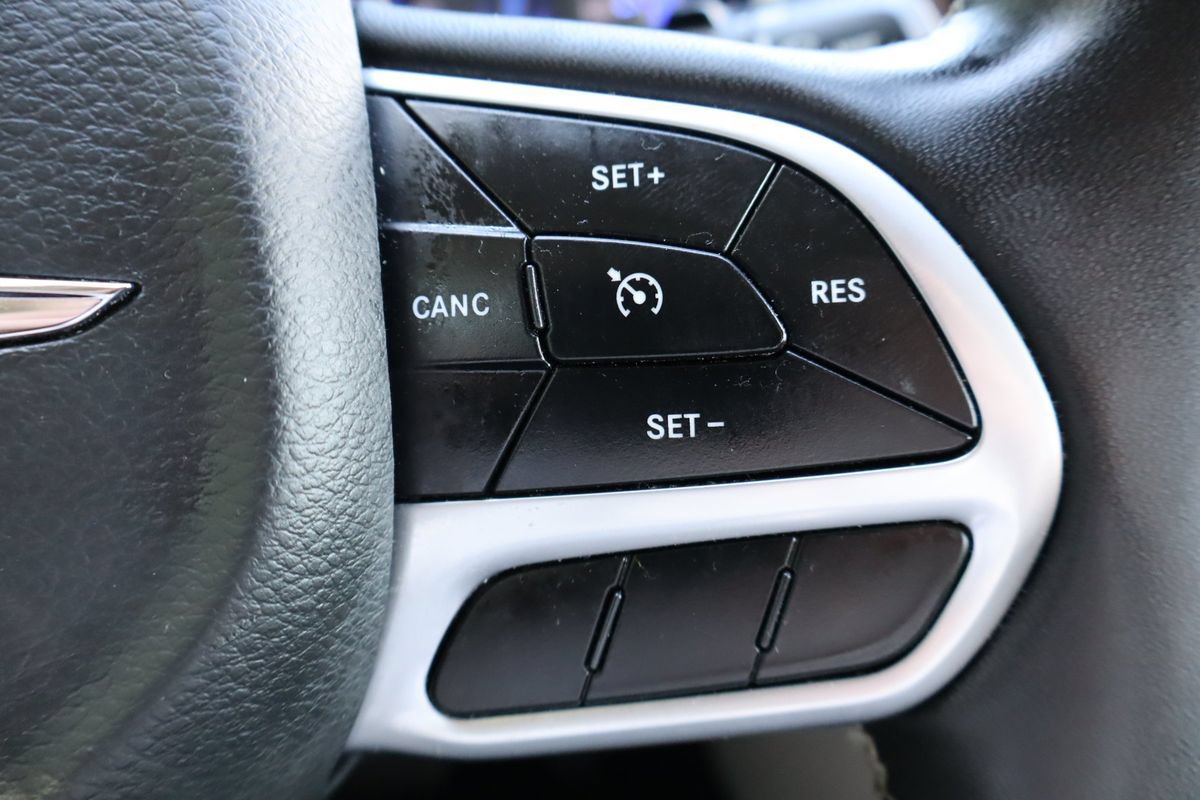Used 2022 Chrysler Voyager LX FWD image 30