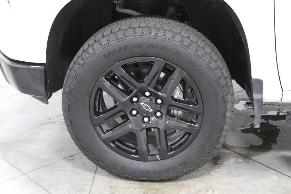 Used 2025 Chevrolet Silverado 1500 LT Trail Boss w/ LT Trail Boss Premium Package AWD/4WD image 23
