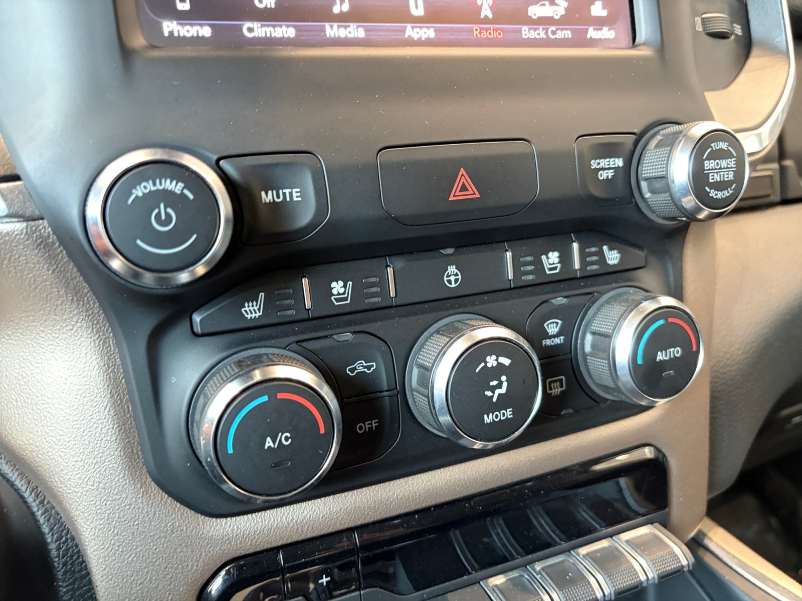 Used 2021 RAM 1500 Laramie AWD/4WD image 24