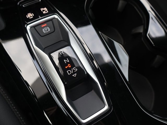 Used 2025 Audi Q5 Premium w/ Convenience Package image 15