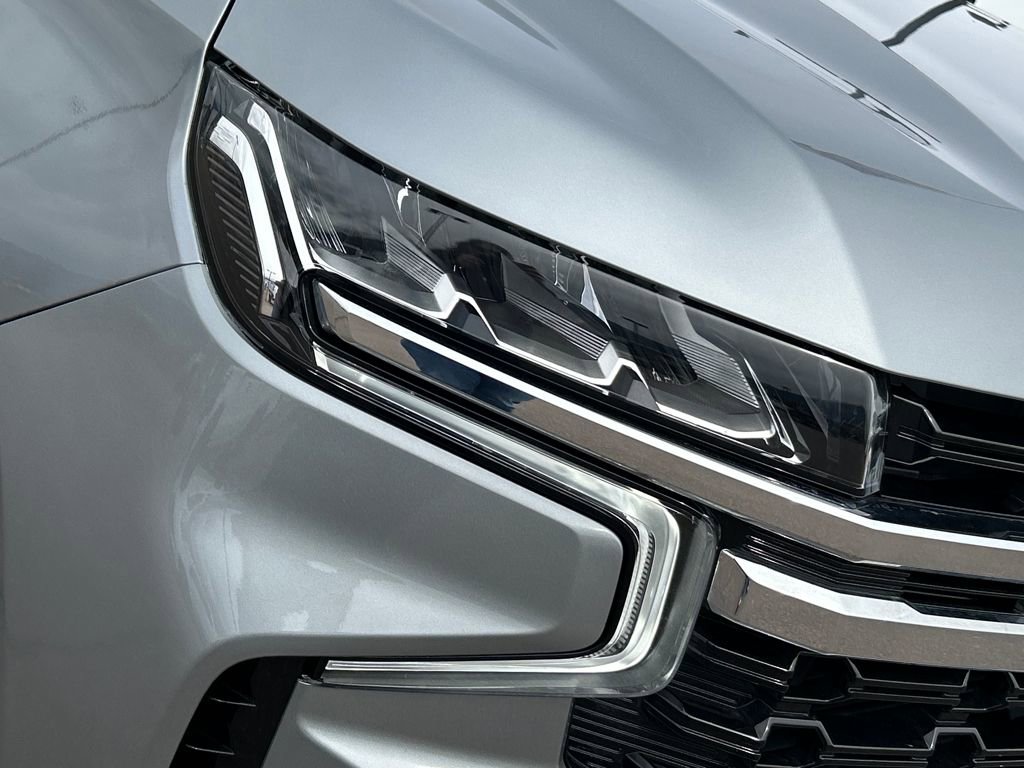 Used 2024 Chevrolet Suburban LS image 28