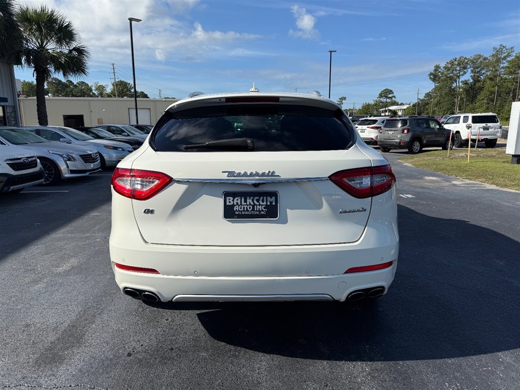 Used 2019 Maserati Levante GranLusso image 4