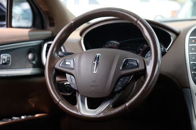 Used 2016 Lincoln MKX Reserve w/ Technology Package FWD image 31