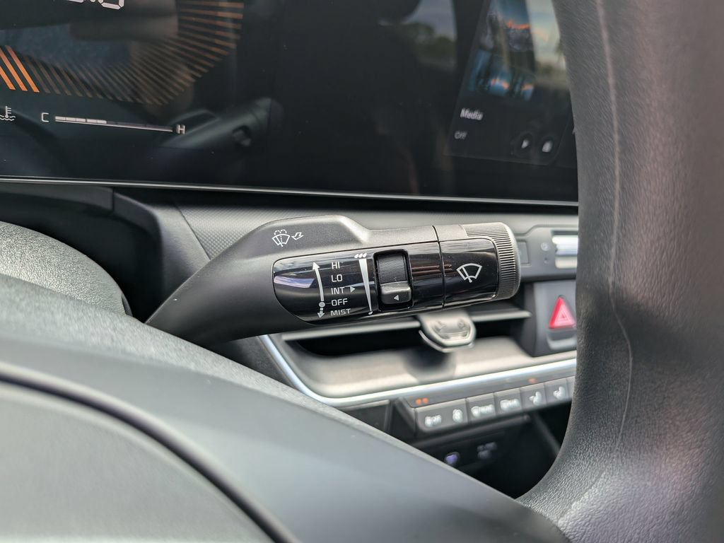 Certified 2025 Kia K4 FWD image 31