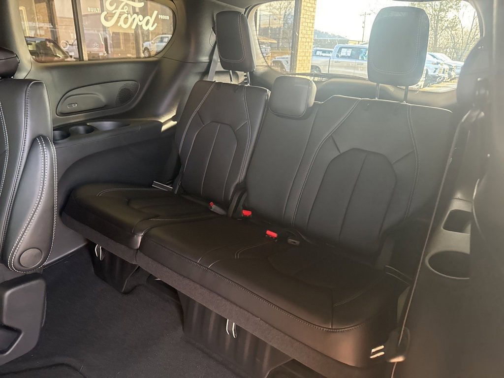 New 2026 Chrysler Pacifica Select image 18