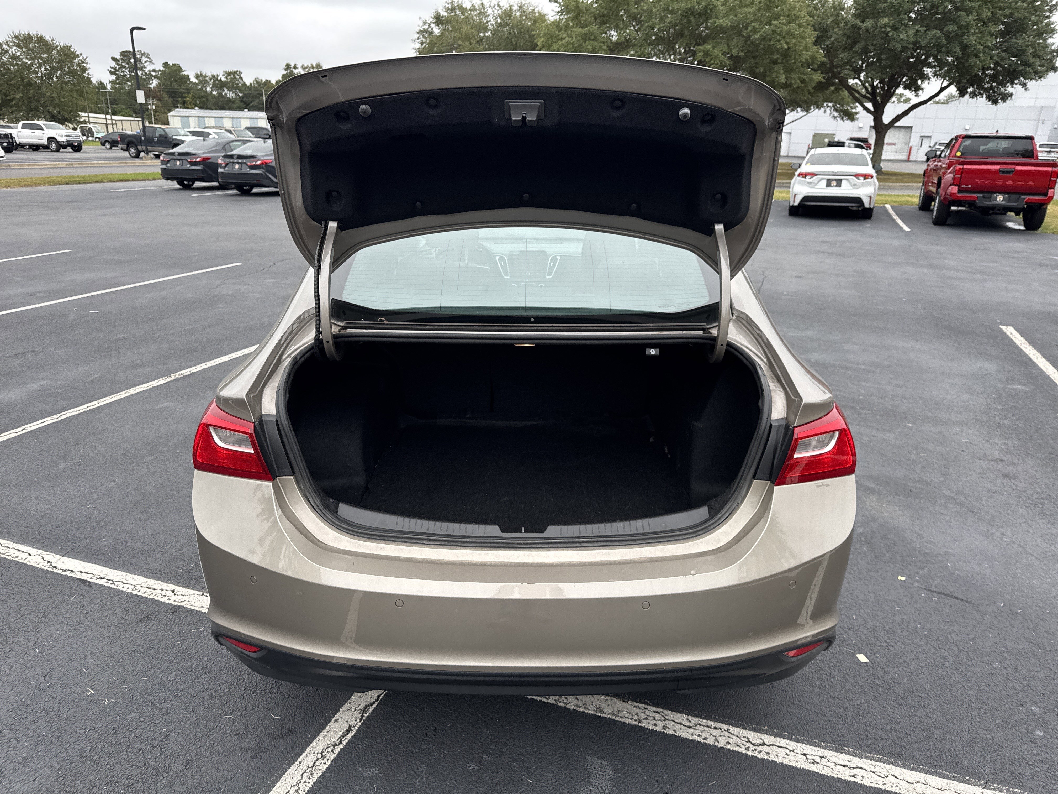 Used 2024 Chevrolet Malibu LT image 28