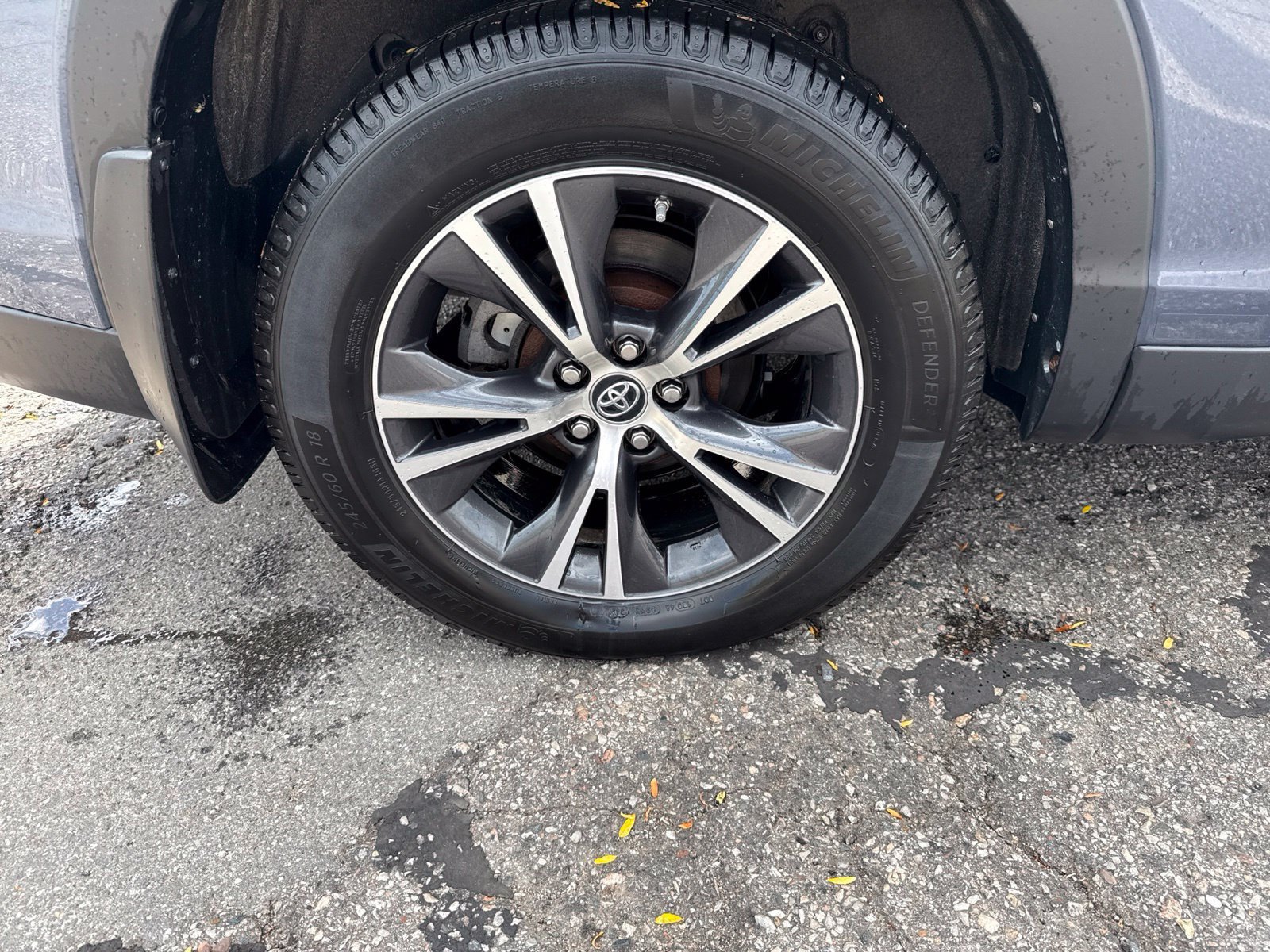 Used 2019 Toyota Highlander LE AWD/4WD image 9