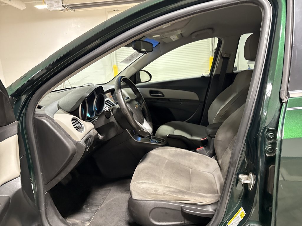 Used 2014 Chevrolet Cruze LT w/ Technology Package FWD image 19