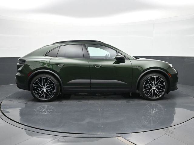 Certified 2025 Porsche Macan Electric RWD image 25