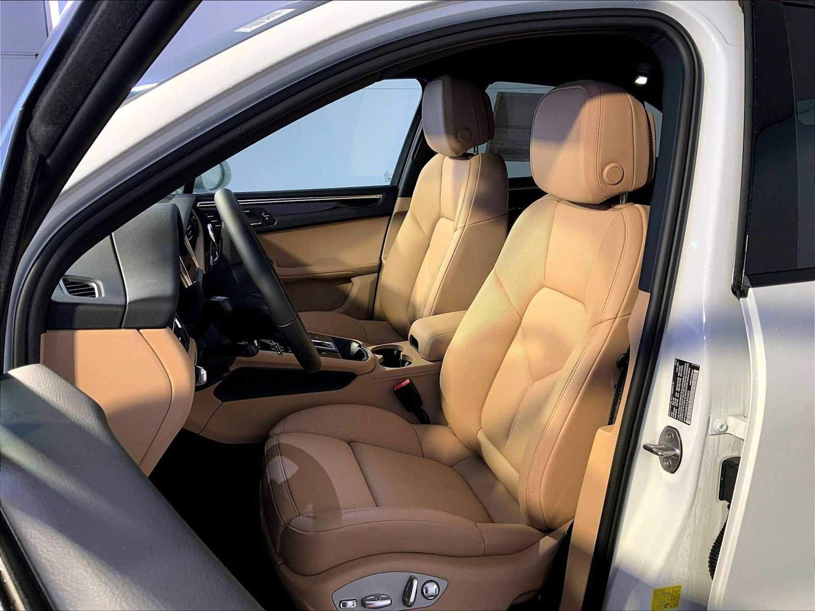 New 2026 Porsche Macan AWD/4WD image 5