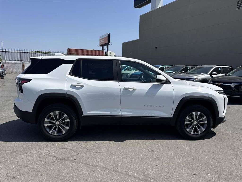 Used 2026 Chevrolet Equinox LT FWD image 2
