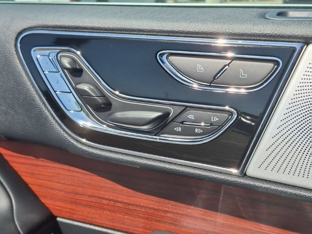 Used 2023 Lincoln Navigator Reserve AWD/4WD image 14