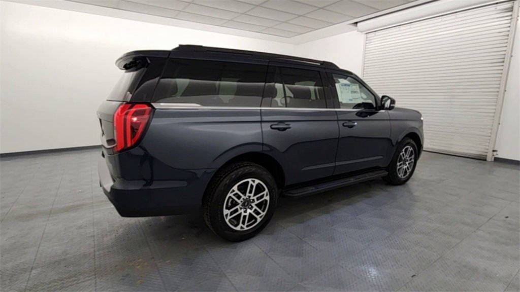 New 2025 Ford Expedition Active image 2