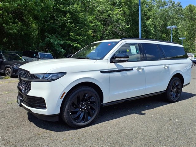 New 2025 Lincoln Navigator L Reserve w/ Jet Appearance Package image 3