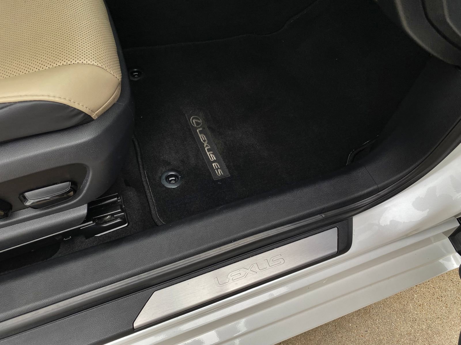 Used 2019 Lexus ES 350 w/ Premium Package FWD image 14