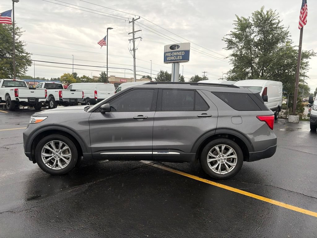 Used 2021 Ford Explorer XLT w/ Equipment Group 202A AWD/4WD image 4