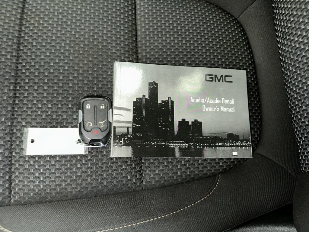 Certified 2022 GMC Acadia SLE w/ Driver Convenience Package image 18