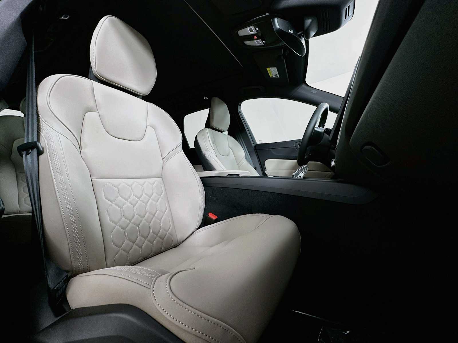 New 2026 Volvo XC60 B5 Core w/ Climate Package PRO AWD/4WD image 26