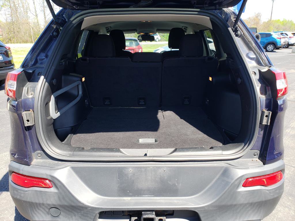 Used 2015 Jeep Cherokee Latitude w/ Cold Weather Group FWD image 7