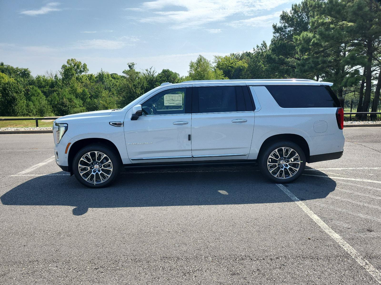 New 2026 GMC Yukon XL Denali w/ Denali Reserve Package AWD/4WD image 2